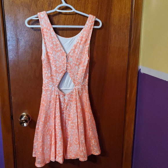 Guess skater dress - Picture 2 of 3